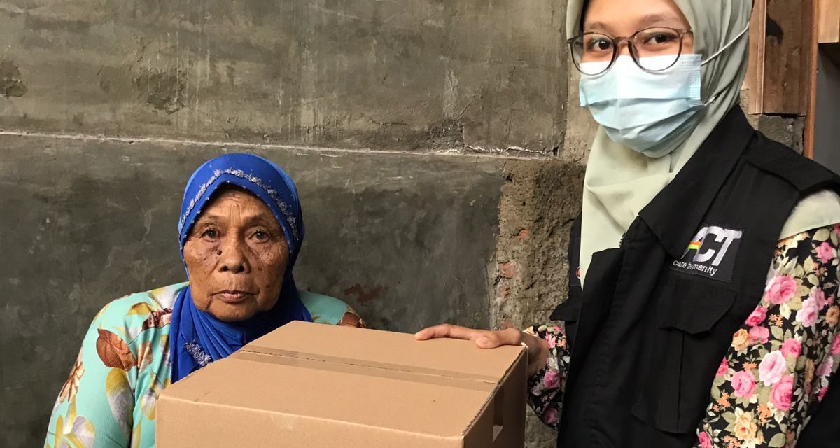 ACT Semarang Berbagi Paket Pangan untuk Lansia Terdampak Banjir Rob