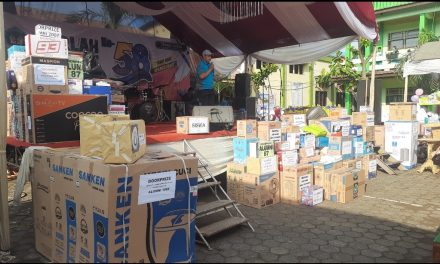 Ratusan Doorprize di Acara Jalan Sehat HUT SMPN 1 Pecangaan