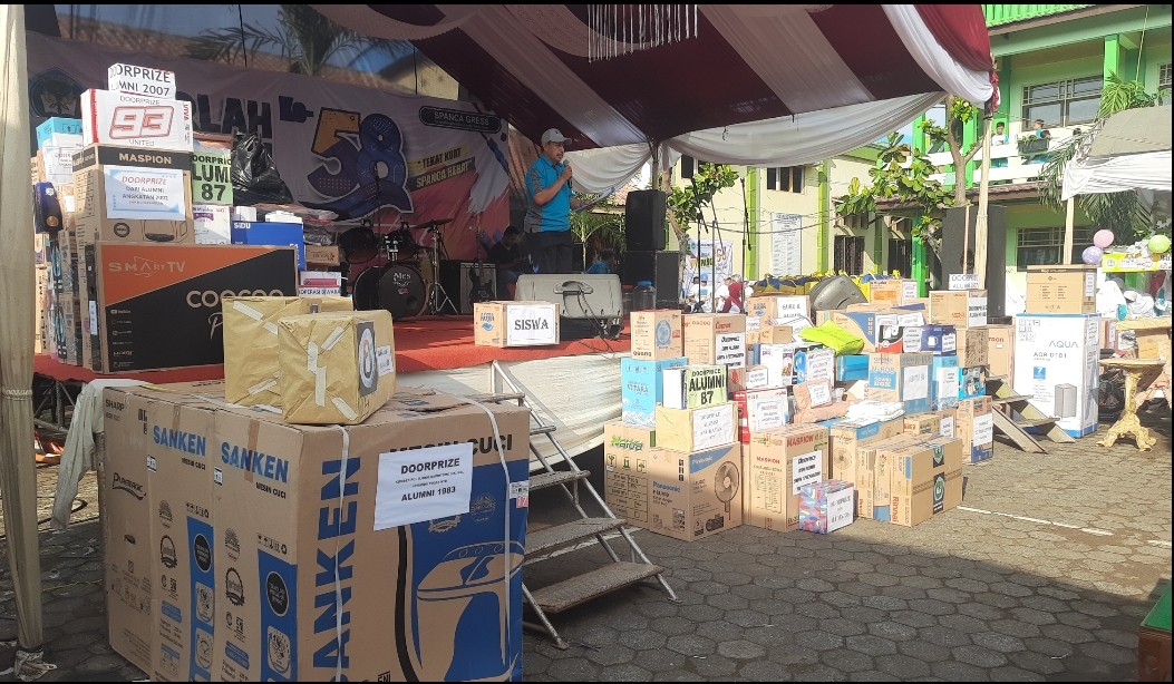 Ratusan Doorprize di Acara Jalan Sehat HUT SMPN 1 Pecangaan