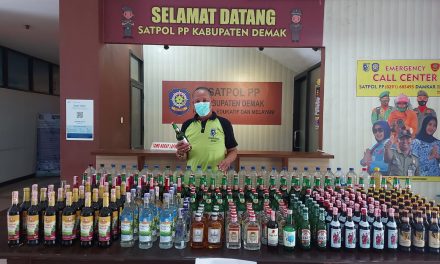 Ratusan Botol Miras Di Amankan Dalam Operasi Pekat