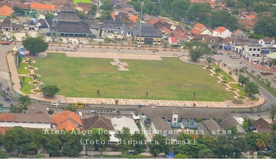 Alon Alon Demak Unik !!! Sebelah Barat Hisab Sebelah Timur Hukuman