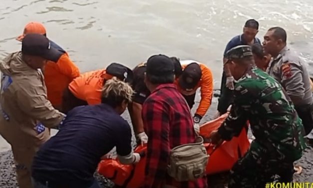 Mayat Laki Laki Tak Beridentitas, Terdampar Di Pantai Kartini Jepara