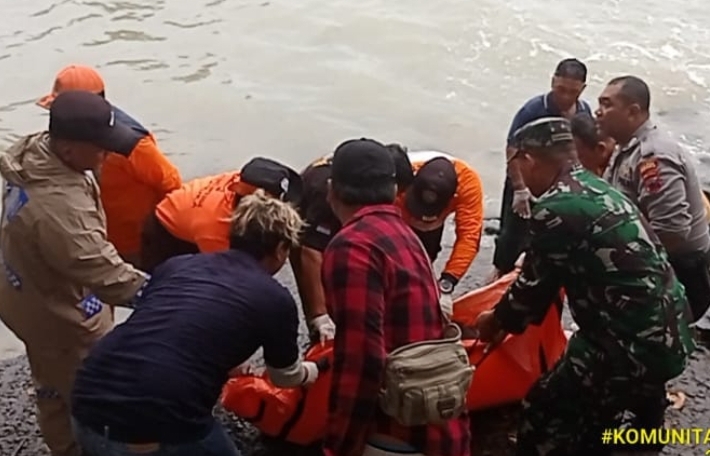 Mayat Laki Laki Tak Beridentitas, Terdampar Di Pantai Kartini Jepara