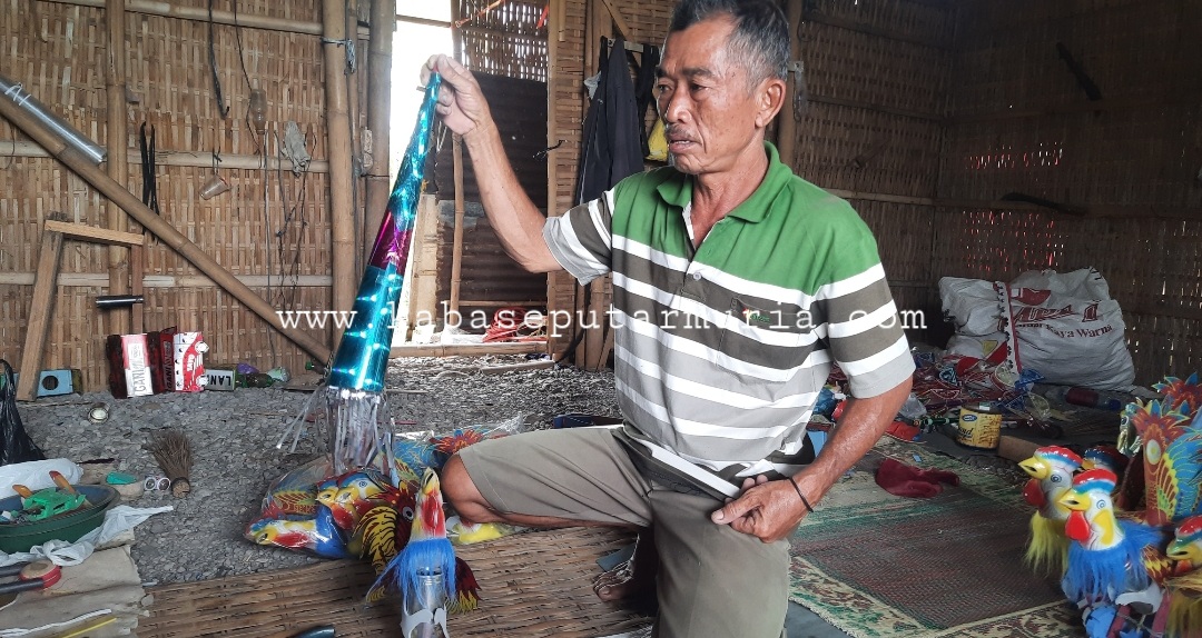 Pak Fathoni Pengrajin Mainan Dari Desa Karanganyar Jepara, Akhir Tahun Terjual 7.000 Terompet