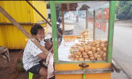 Mas Angga Penjual Bolang Baling Cilik di Mbawu Mojo Jepara