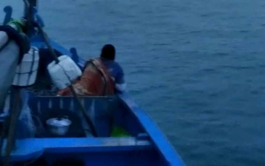 Tim Rescuer KRJ, dan Relawan Nelayan Ds Mororejo Jepara Ke Rembang Bantu Pencarian Korban Tenggelam di Pantai Jungpiring