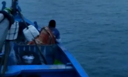 Tim Rescuer KRJ, dan Relawan Nelayan Ds Mororejo Jepara Ke Rembang Bantu Pencarian Korban Tenggelam di Pantai Jungpiring