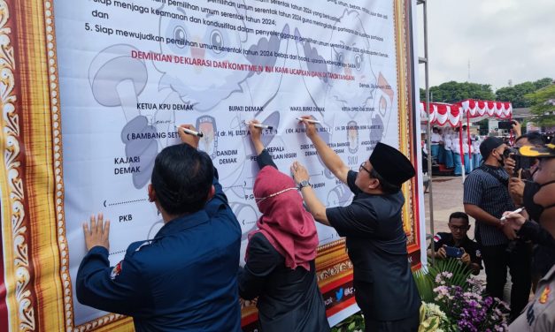 Penandatanganan Deklarasi dan Komitmen Iringi Pelantikan Anggota PPS