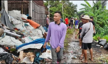 Warga Desa Trengguli Kerja Bakti Bersihkan Lingkungan Untuk Kenyamanan Warga