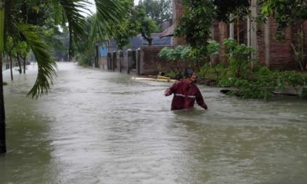 Air Banjir di Desa Dorang Semakin Meninggi, Warga Butuh Dapur Umum