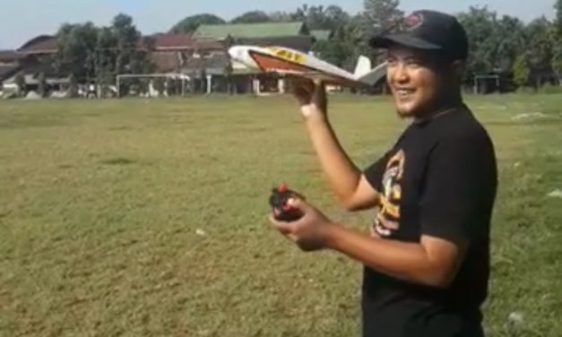 Hoby Aeromodelling Tak Mahal dari Ratusan Ribu Sudah Bisa Terbangkan Pesawat