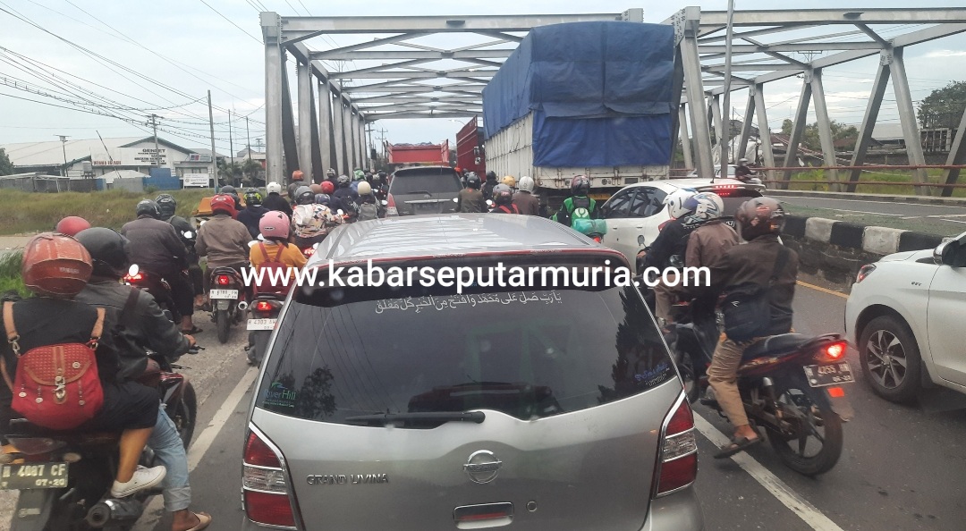 Tol Demak – Sayung Ditutup ,  Semarang – Demak Macet !!! Perjalanan Lebih 2 Jam