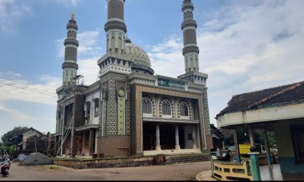 Unik !!! Mesjid “Baitur Rohim” Petekeyan Jepara , Kaya Ornamen Ukiran Kayu Jati