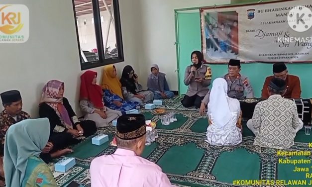 Mengharukan Pasangan Duafa Ini di Nikahkan di Usia Senja Oleh Relawan Jepara