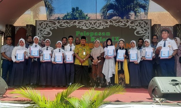 SMPN 1 Pecangaan  Jepara Lepas 328 siswa kelas 9