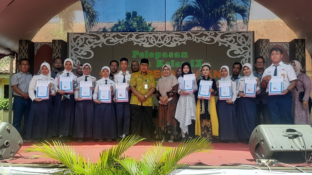 SMPN 1 Pecangaan  Jepara Lepas 328 siswa kelas 9