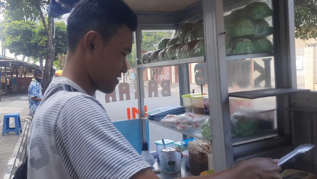 Roti Bakar dan Kukus Mas Fian Depan Bappeda Jepara , Harga Mulai Rp 5 Ribuan