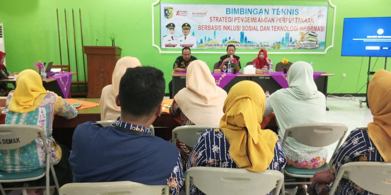 DINPERPUSAR DEMAK DORONG PERPUSTAKAAN DESA KREATIF MENGADAKAN KEGIATAN LITERASI