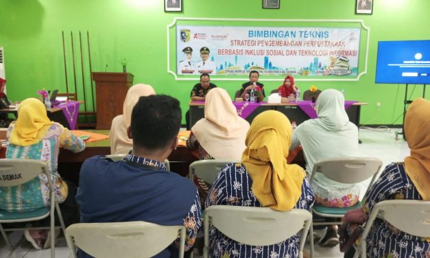 DINPERPUSAR DEMAK DORONG PERPUSTAKAAN DESA KREATIF MENGADAKAN KEGIATAN LITERASI