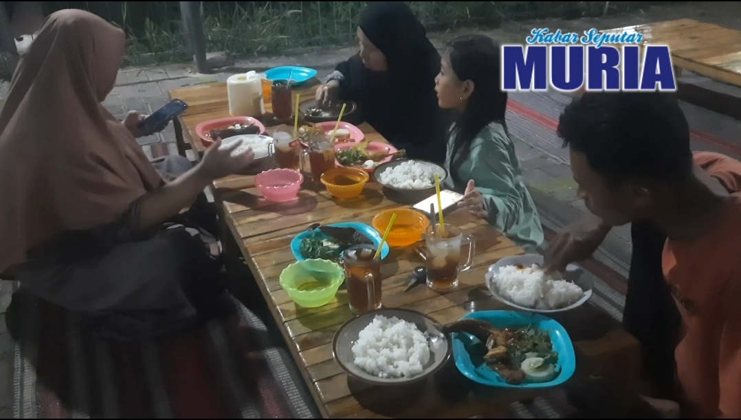 Warung Pecel Lele “ Bang Soleh” Buko , Warung Makan Malam di Area Wedung