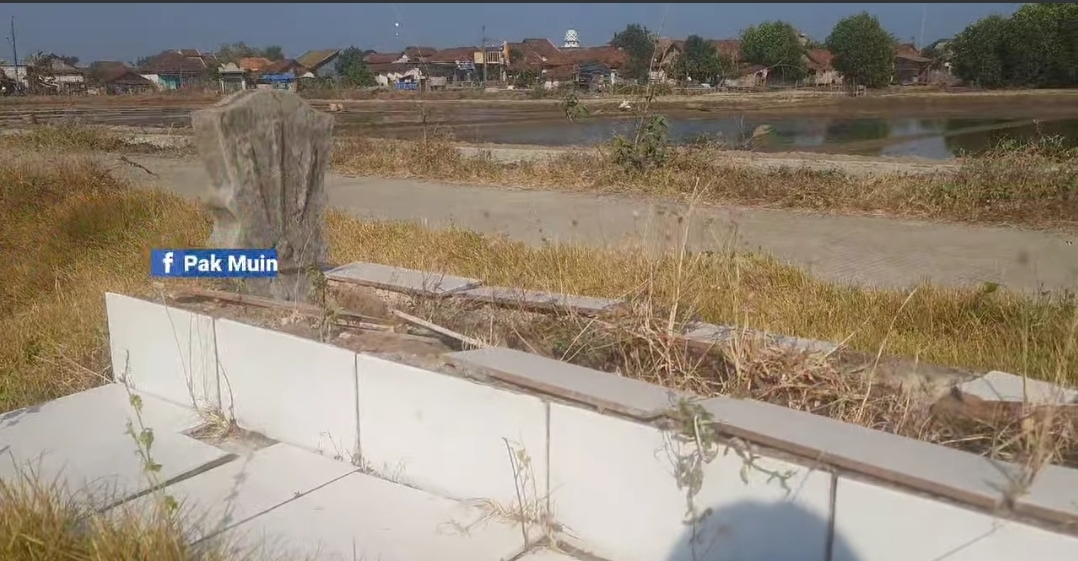 Makam Mbah Nameng di Makam Umum Surodadi Jepara Di Keramatkan Warga Setempat