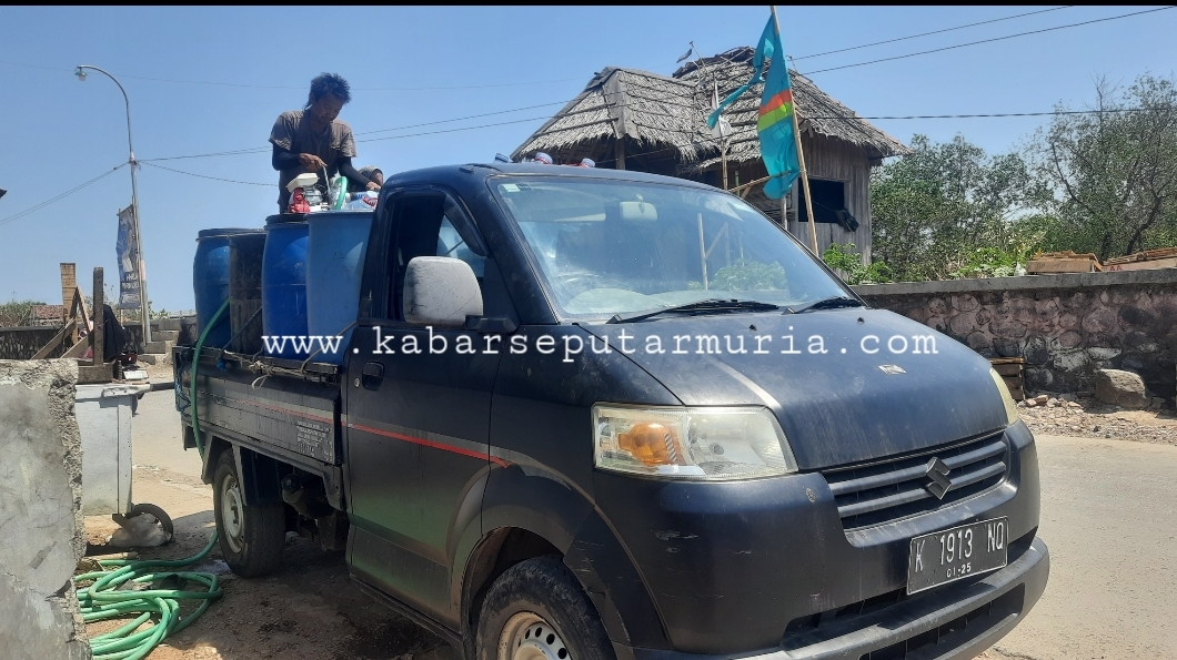 Kemarau Panjang Rejeki Bagi Penjual Air Keliling