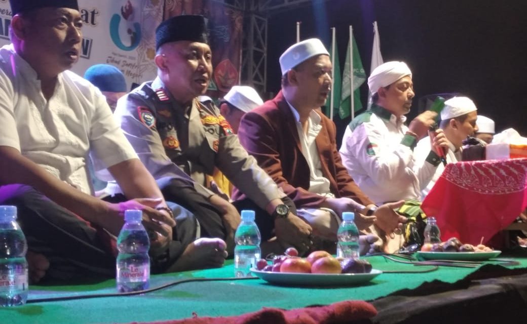 Pecangaan Bersholawat Meriahkan Hari Santri di Halaman Polsek Pecangaan Jepara