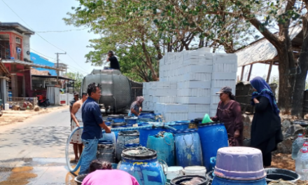 Dampak Kekeringan Belum Berakhir , KRJ Masih Droping Air Bersih Ke  Desa Kedungmalang