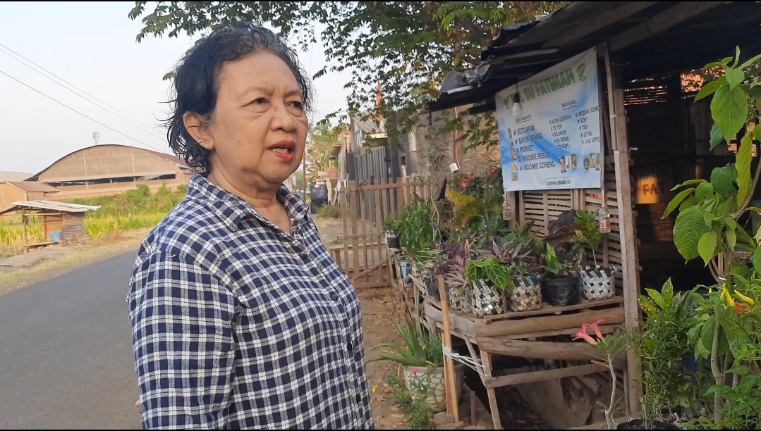 Bu  Fatimah Buka Warung Makan dan Jualan Tanaman di Karangkebagusan Jepara