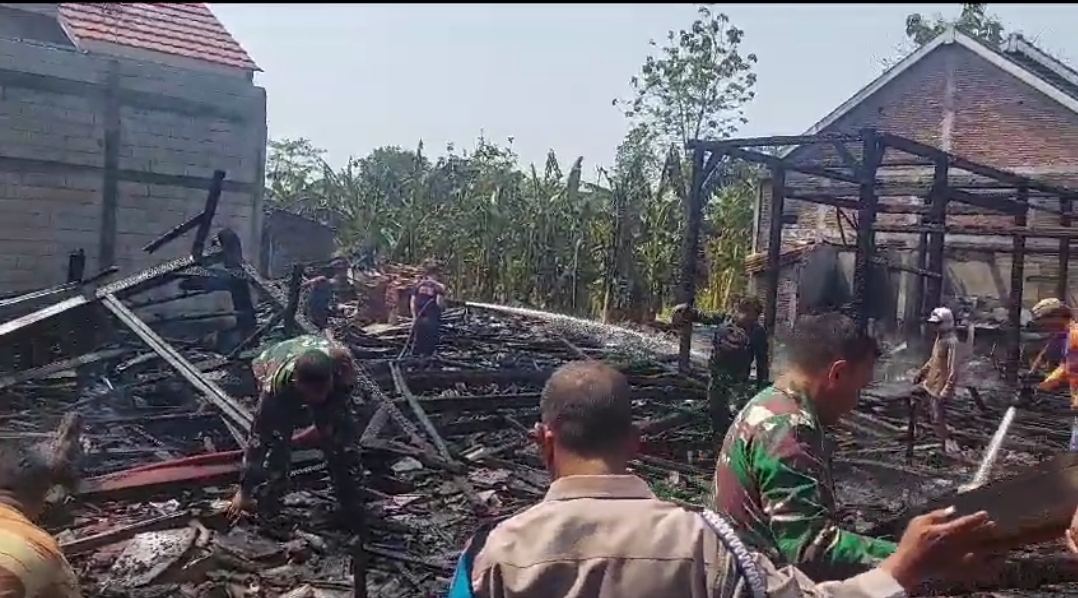 Empat rumah  di Dukuh Gabung Desa Getas Wonosalam Demak Ludes Terbakar,