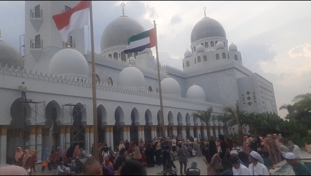 Wisata Religi Ke  Masjid Sheikh Zayed Solo , Masjid Yang Di Bangun Pemerintah UAE Untuk Indonesia