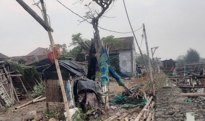 Annisa Bingung Setelah Rumahnya Dibongkar , Ia Mau Tinggal Dimana ?