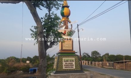 Unik !!!! Ada Mangkok Jago Raksasa di Tugu Batas Desa Jungsemi Demak