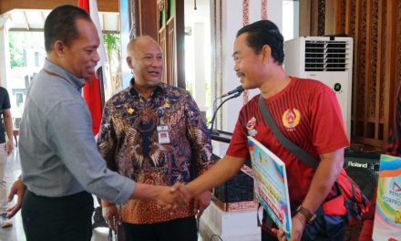 Pj Bupati Pati serahkan Reward Kepada Atlet dan Pelatih