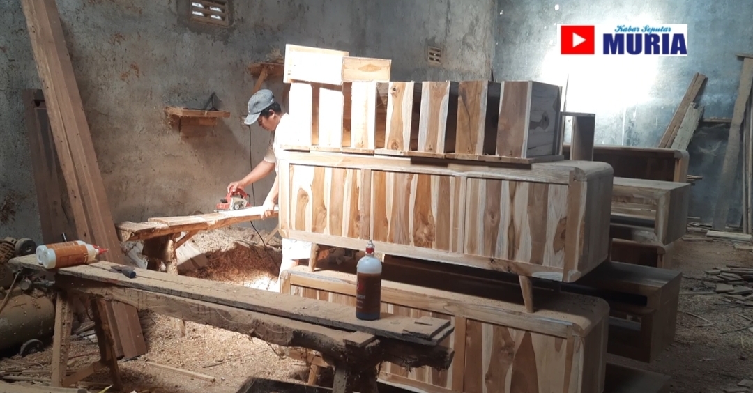 Tukang Meubel Kerja Borong  Upah Standar , Jumlah Tukang Semakin Berkurang