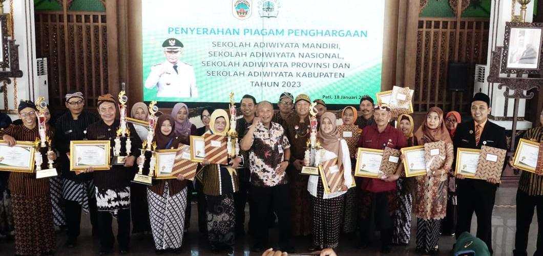 41 Penghargaan Sekolah Adiwiyata Tahun 2023 Diserahkan Pj Bupati Pati