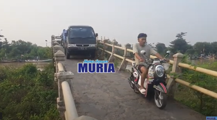 Jembatan Perbatasan Demak Jepara di Desa Tedunan Demak Sempit Mobil Harus Antri