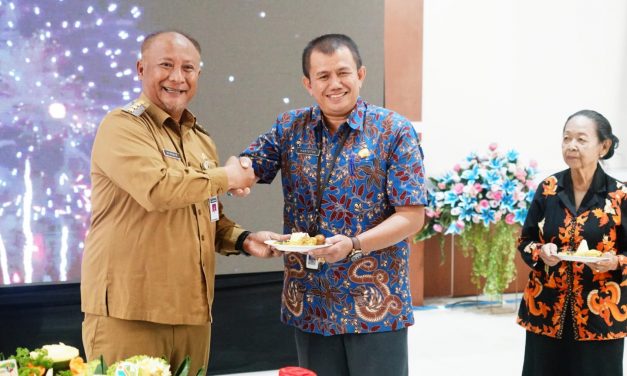 Kemenkes RI Berikan Kado Alkes Di HUT RSUD Soewondo Pati