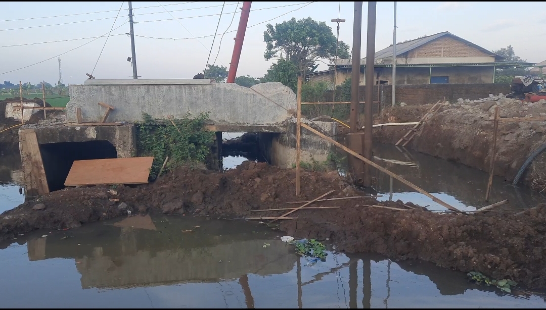 Jembatan Kali  Kaliombo Jepara Di Rehap Total , Kendaraan Roda 4 Tak Bisa Lewat