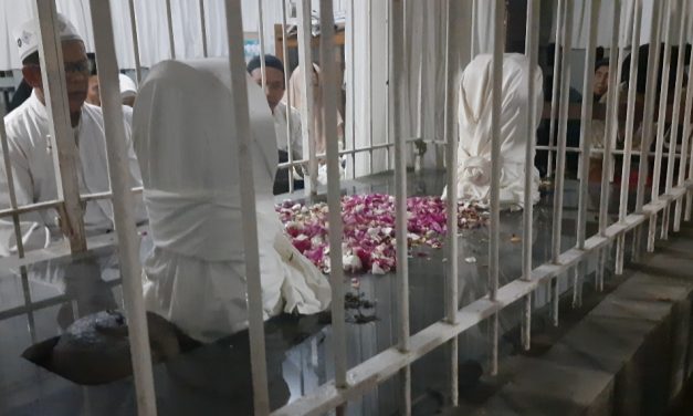 Ziarah ke Makam Mbah Hadi di Makam Kasepuhan Girikusumo Banyumeneng