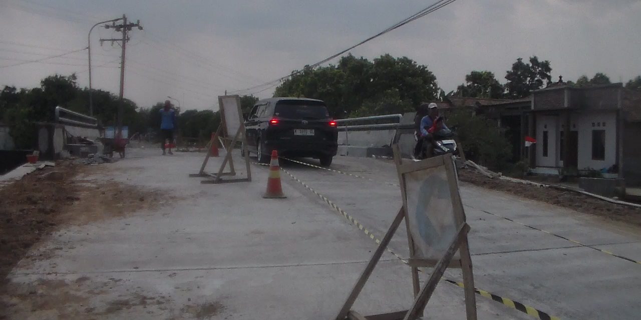 Hore !!!!  Jembatan Kali Kaliombo Sudah Di Buka Kembali, Pekerja Pabrik Tak Harus Antri