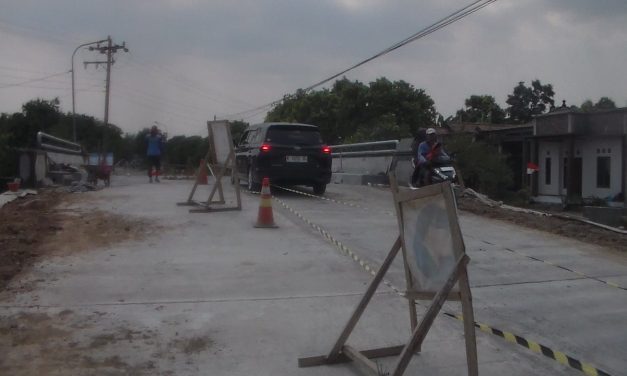Hore !!!!  Jembatan Kali Kaliombo Sudah Di Buka Kembali, Pekerja Pabrik Tak Harus Antri