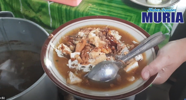 Lontong Gebyur Warung Mbak Rika Pandean Jepara , Sudah Puluhan Tahun