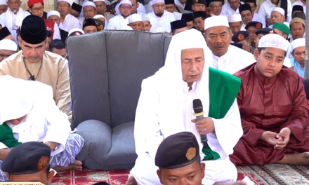 Ribuan Jamaah Hadiri Pengajian Rutin Jum’at Kliwon di Kanzussholawat Pekalongan