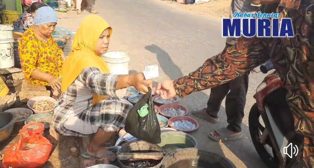 Pasar Ikan Pinggir Jalan Kedungmalang Jepara Mulai Jam 2 – 6 Sore