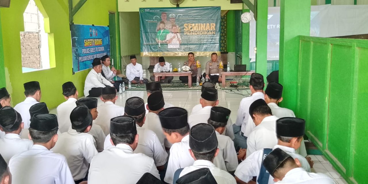 LBH Ansor , Satlantas Polres , Polsek Sayung  Demak Gelar Dikluh Hukum Santri Yayasan Nurul Qur’an Sayung