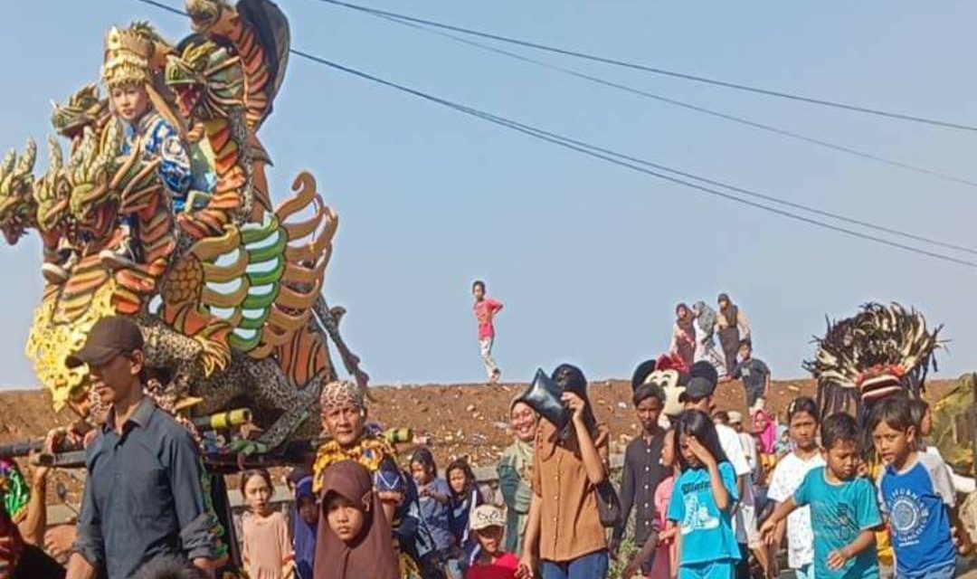 Ngiring Pengantin Pengantin Sunat , Bersama   Seni Barong Sido Asih Bondo  Jepara