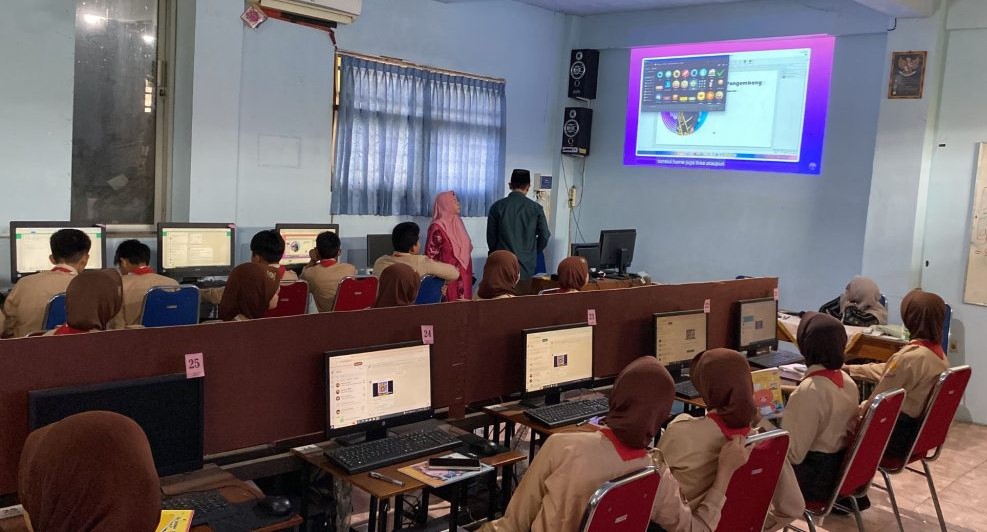 Siswa SMPN 1 Pecangaan Ikuti Workshop Pembuatan Aplikasi Gim Aksara Jawa