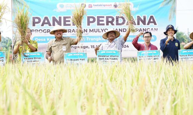 Pj Bupati Pati panen perdana di Lumbung Beras Gapoktan Trangkil