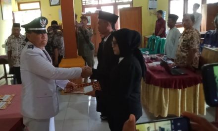 Kades Banjarsari, Lantik Tiga Perangkat Desa Terpilih Perades 2024